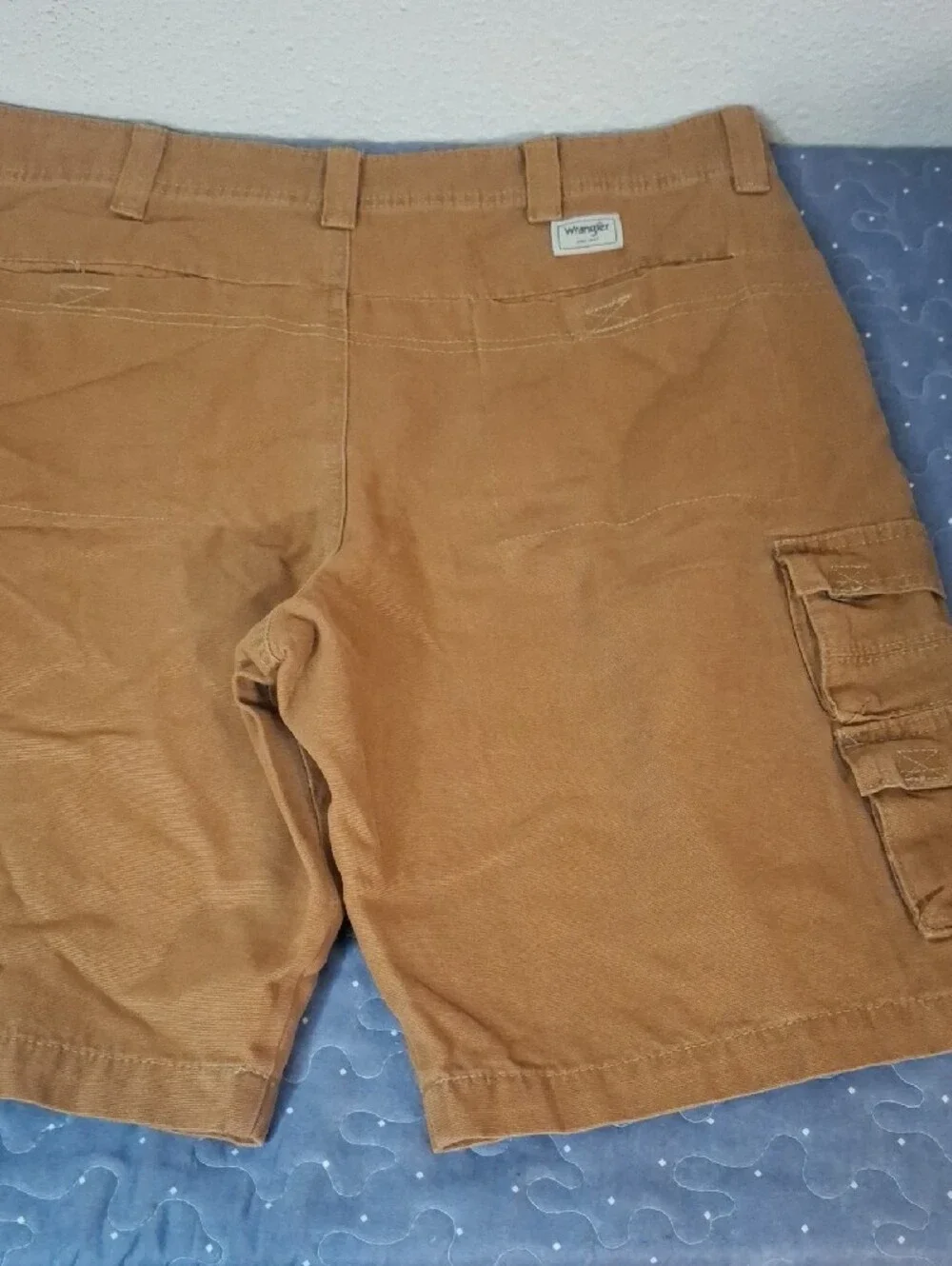 Wrangler Relaxed Fit Men's Cargo Shorts in Brown size 36